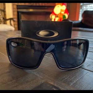 Oakley Antix Polarized sunglasses Frame:Matte Black Lens: Grey excellent cond.